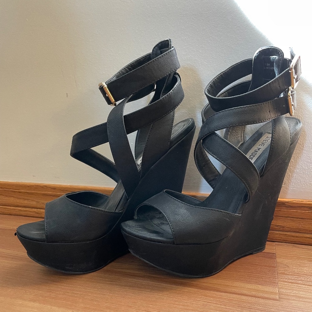 Black steve madden platform wedge sandal. Size 7.5